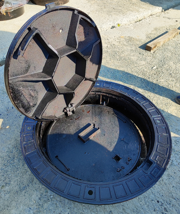 Люк ВЧШГ тип \"ТМ\" (D400) плавающий с потайным шарниром c 2-мя замками с ...