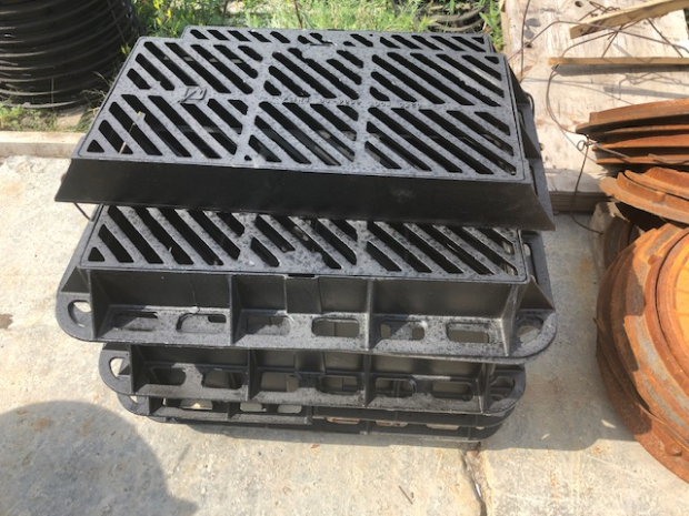 Дождеприемник прямоугольный ВЧШГ ДМ2 (С250) с шарниром с замком ...